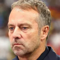 Barcelona de Hansi Flick marca reunião para fechar com atacante de R$ 435 milhões