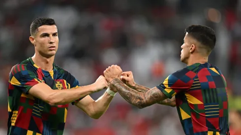 Cristiano Ronaldo e João Cancelo juntos na Seleção Portuguesa. Foto: Stuart Franklin/Getty Images