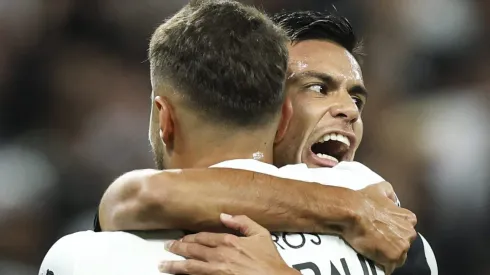 Corinthians deve aceitar proposta de rival brasileiro para vender jogador; Boca Juniors pode atravessar negócio. (Photo by Alexandre Schneider/Getty Images)