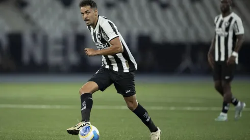 Eduardo no duelo do Botafogo contra o Athletico-PR, pela décima rodada do Brasileirão. (Associated Press / Alamy Stock Photo)