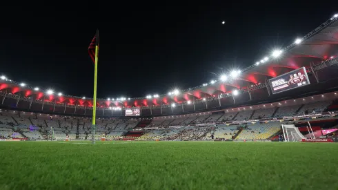 Ex-jogador do Flamengo criticou os gramado do futebol brasileiro.