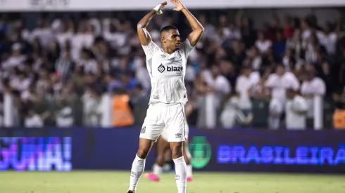 Joaquim em partida do Santos contra o Goiás pela Série B. (AGIF / Alamy Stock Photo)