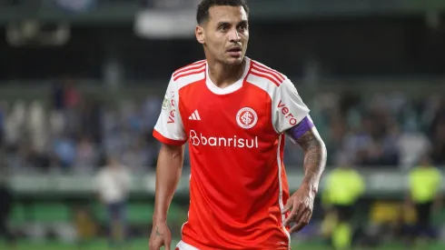 Alan Patrick durante o Gre-Nal realizado no Couto Pereira. (Associated Press / Alamy Stock Photo)