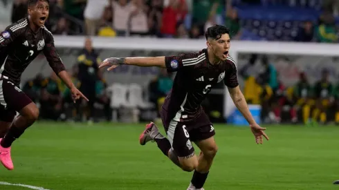 Arteaga comemora seu gol na partida entre México e Jamaica na Copa América. (Associated Press / Alamy Stock Photo)