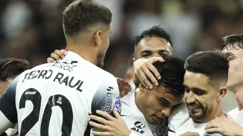 Corinthians aceita proposta e encaminha venda de jogador contestado para rival do Brasileirão. (Photo by Alexandre Schneider/Getty Images)