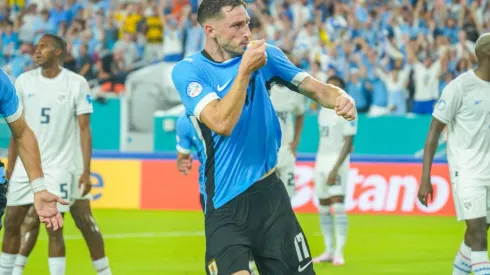 Matias Vina comemora seu gol na vitória de 3 a 1 do Uruguai sobre o Panamá na Copa América. (Marty Jean-Louis / Alamy Stock Photo)
