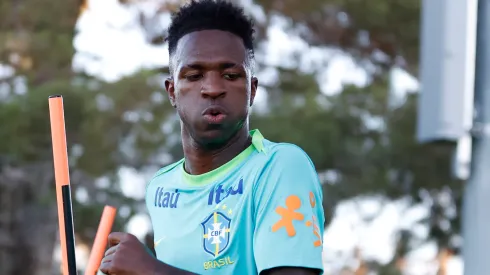 Vini Jr. conversou com Dorival Júnior na Seleção Brasileira (Foto: Rafael Ribeiro/CBF/Divulgação)