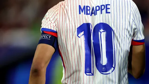 Mbappé não vai usar a camisa 10 no Real Madrid.