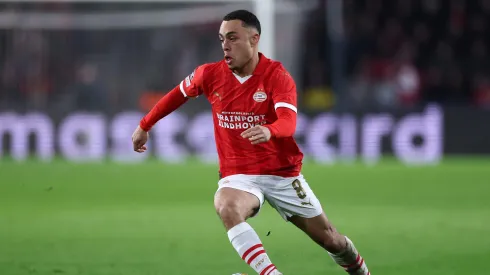 Sergiño Dest em ação pelo PSV. (Photo by Dean Mouhtaropoulos/Getty Images)