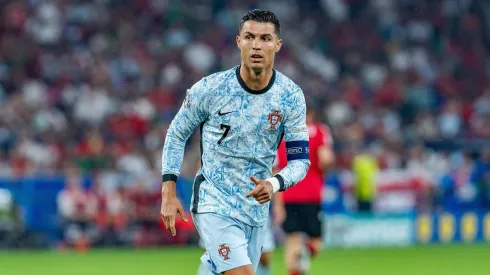 Cristiano Ronaldo em campo na partida entre Portugal e Geórgia, na última rodada da fase de grupos da Euro. (Eibner-Pressefoto / Alamy Stock Photo)
Georgien vs. Portugal, Herren, Fussball, 3. Spieltag, EURO 2024, 26.06.2024, Europameisterschaft, Gruppe F
Foto: Eibner-Pressefoto/Bahho Kara