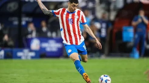 Miguel Almirón durante a partida entre Paraguai e Brasil pela Copa América (Associated Press / Alamy Stock Photo)