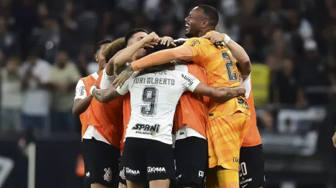 Corinthians recebe bomba e perde atacante imediatamente.