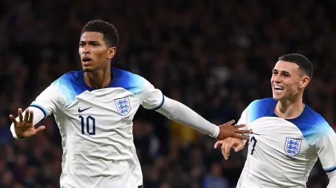 Bellingham e Phil Foden comemorando gol na Inglaterra. Foto: Stu Forster/Getty Images