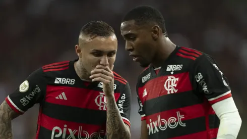 Everton Cebolinha ao lado de Lorran, ambos do Flamengo. Foto: Jorge Rodrigues/AGIF