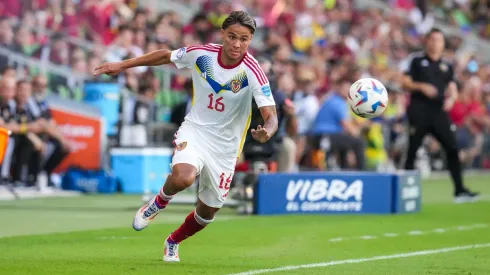 Segovia em ação pela Venezuela durante a partida contra a Jamaica. (Bob Daemmrich / Alamy Stock Photo)