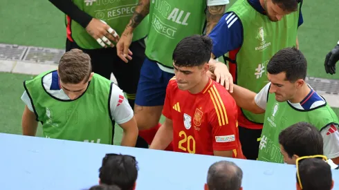 Pedri precisou ser substituído após lesão. (Photo by Clive Mason/Getty Images)