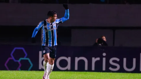 Cristaldo celebra seu gol na partida entre Grêmio e Palmeiras. (Associated Press / Alamy Stock Photo)