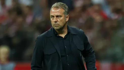 Hansi Flick vai receber novidades no Barcelona (Foto: Maja Hitij/Getty Images)