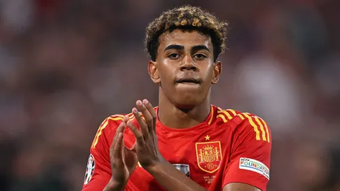 Lamine Yamal recebe oferta oficial de R$ 1,4 bilhão para deixar o Barcelona.