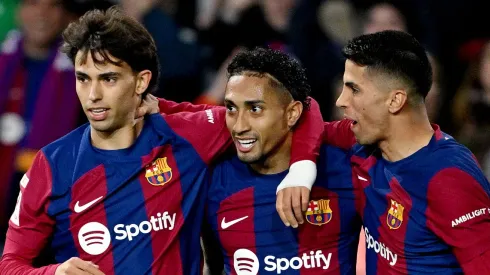 João Félix, Raphinha e João Cancelo, do Barcelona (Photo by David Ramos/Getty Images)