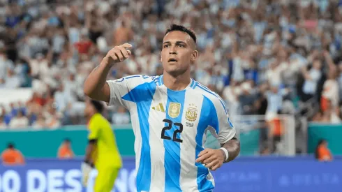 Lautaro Martínez, da Argentina, durante partida da Copa América. Associated Press / Alamy Stock Photo.