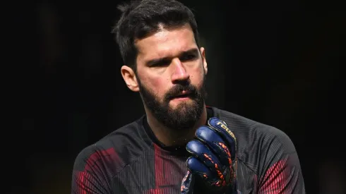 Alisson pode deixar o Liverpool e assinar contrato milionário com clube inusitado. (Photo by Justin Setterfield/Getty Images)