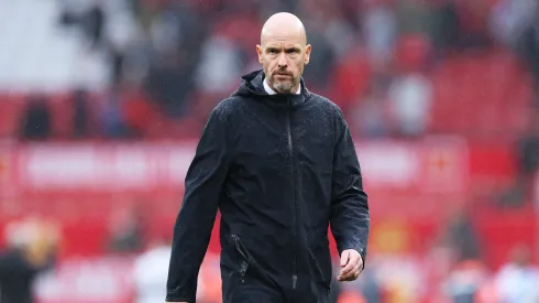 Ten Hag renovou com o Manchester United recentemente. (Photo by Alex Livesey/Getty Images)