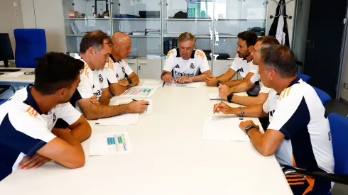 Carlo Ancelotti e comissão técnica do Real Madrid. (Foto: Divulgação | Real Madrid)