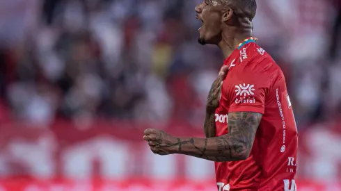 Arilson comemora a vitória do Vila Nova contra o Avaí na Série B. (Associated Press / Alamy Stock Photo)