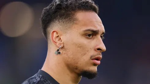 Manchester United dá ultimato em Antony e futuro do jogador é definido. (Photo by Alex Pantling/Getty Images)