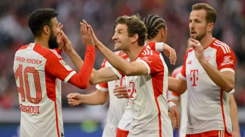 Mazraoui, Müller e Kane pelo Bayern de Munique<br />
(Photo by Sebastian Widmann/Getty Images)