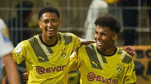 Karim Adeyemi ao lado de Jude Bellingham no Borussia Dortmund. Foto: Imago Images