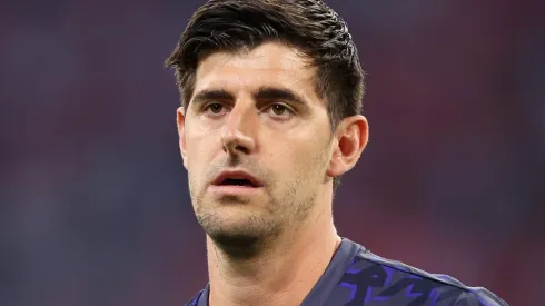 Courtois recebe proposta 'irrecusável' para trocar o Real Madrid por outra grande potência (Photo by Alex Pantling/Getty Images)