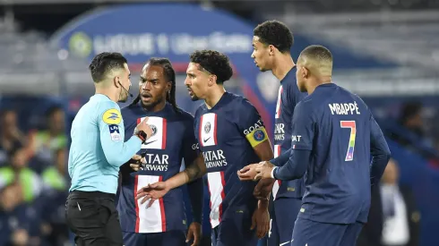 Craque do PSG vestirá a camisa do Benfica nesta janela, afirma jornalista.