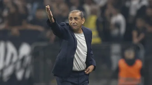 Ramón Díaz, técnico do Corinthians. (Photo by Miguel Schincariol/Getty Images)