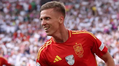 Dani Olmo comemora durante a Eurocopa (Photo by Alex Livesey/Getty Images)
