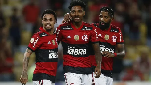 Multicampeão pelo Flamengo prepara retorno ao futebol brasileiro e quer voltar ao Mengão. (Photo by Wagner Meier/Getty Images)