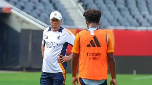 Ancelotti com Endrick no Real Madrid em treino da pré-temporada. Foto: Shaina Benhiyoun/SPP PUBLICATION