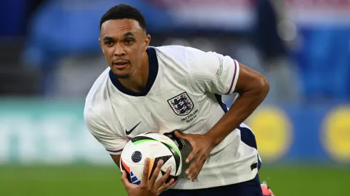 Grande desejo do Real Madrid, TAA pode acabar atuando no Barcelona.