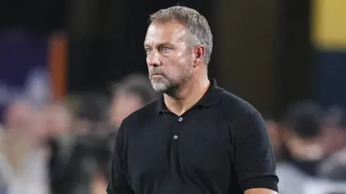 Hansi Flick, técnico do Barcelona, no amistoso contra o Manchester City na última terça (30) (Photo by Rich Storry/Getty Images)