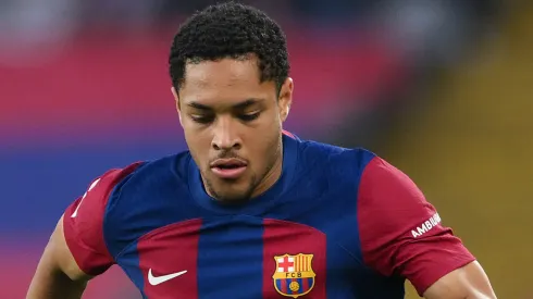 Concorrência aumentou para Vitor Roque no Barcelona (Foto: David Ramos/Getty Images)