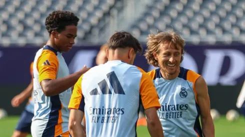 Endrick e Modric lado a lado no Real Madrid. Foto: Shaina Benhiyoun/SPP PUBLICATION