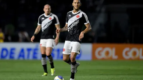 Souza em ação durante o confronto entre Vasco e RB Bragantino, pelo Brasileirão. (Associated Press / Alamy Stock Photo)