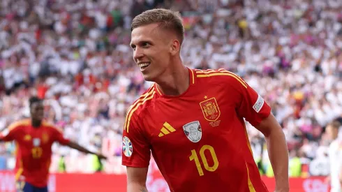 Badalado atacante se oferece ao Barcelona após clube acertar contratação de Dani Olmo.