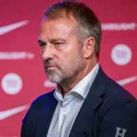 Flick é definitivo e descarta chegada de novo reforço no Barcelona: \'Jogadores suficientes\'