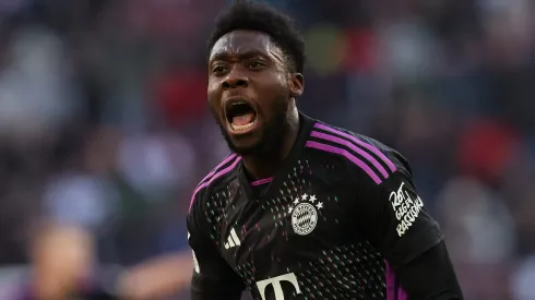 Real Madrid e Bayern de Munique podem fechar troca de jogadores envolvendo Davies (Photo by Alexander Hassenstein/Getty Images)