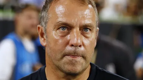 Hansi Flick, do Barcelona, dá sinal positivo para despedida de jogador.