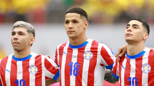Julio Enciso, Alex Arce e Miguel Almiron pelo Paraguai na Copa América 2024. (Photo by Hector Vivas/Getty Images)