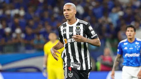 Deyverson em campo durante o clássico entre Cruzeiro e Atlético-MG, no Brasileirão. (AGIF / Alamy Stock Photo)