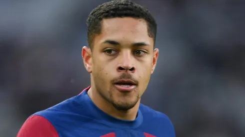 De saída do Barcelona, Vitor Roque se aproxima de acerto para vestir vermelho e preto (Photo by David Ramos/Getty Images)